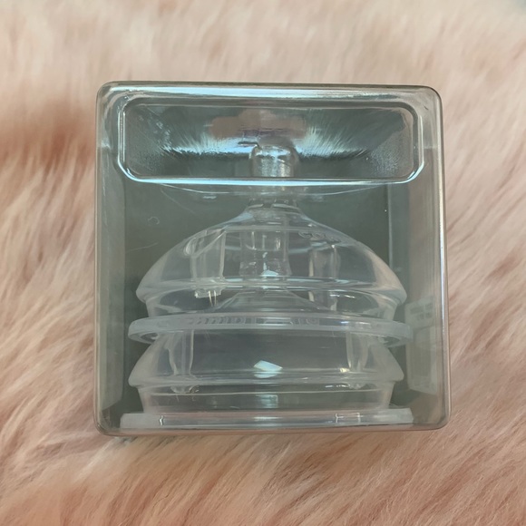 Comotomo Replacement Silicone Nipples - Slow Flow 1 Hole - Brand New & Unopened - Picture 4 of 8